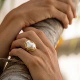 Charis goldener Perlenring
